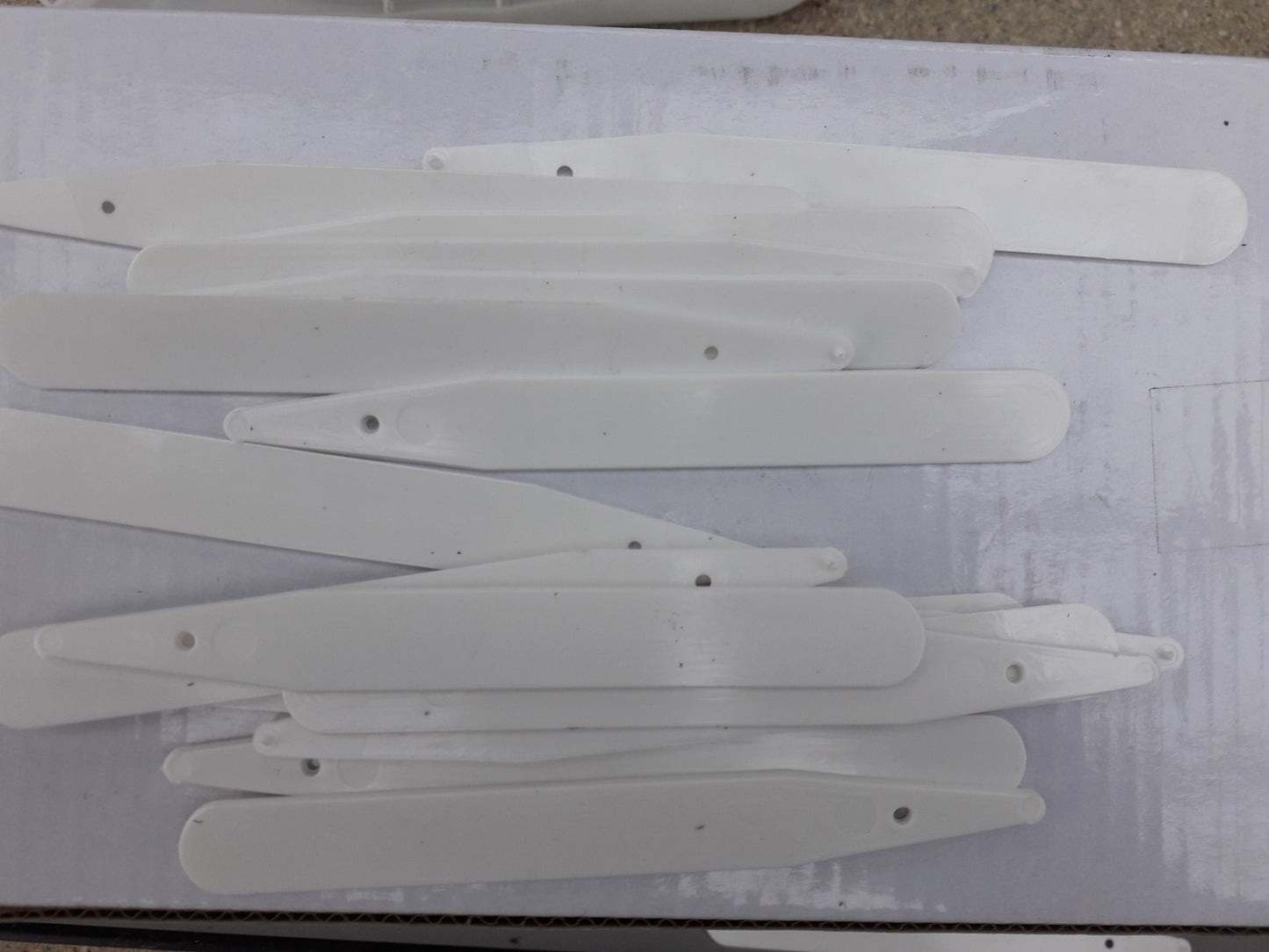 White Plant Labels Ideal for Pots and Seed Trays 10cm (4 Inch )