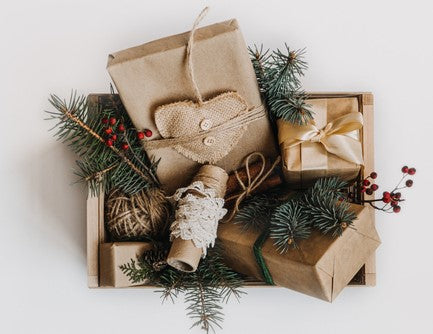 Christmas box of gifts in natural wrapping   200910736 | Christmas Tree © Irinayeryomina | Dreamstime.com